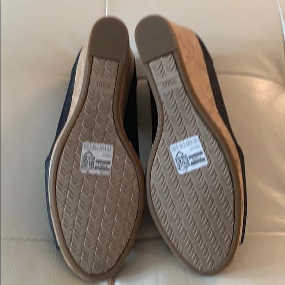 TOMS - Picture 4 of 4